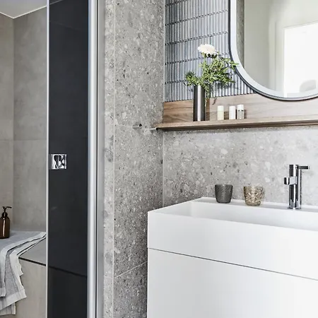Esperance Apartment Binz