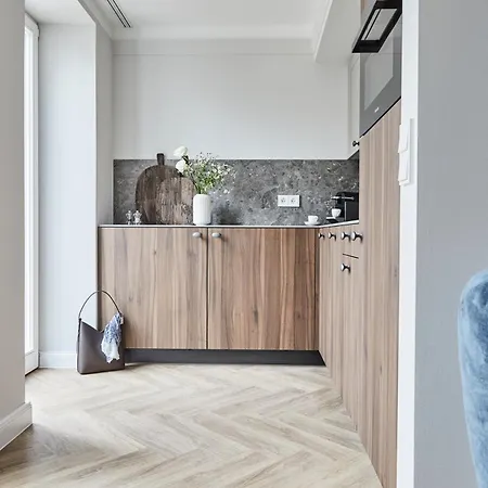 Esperance Apartment Binz